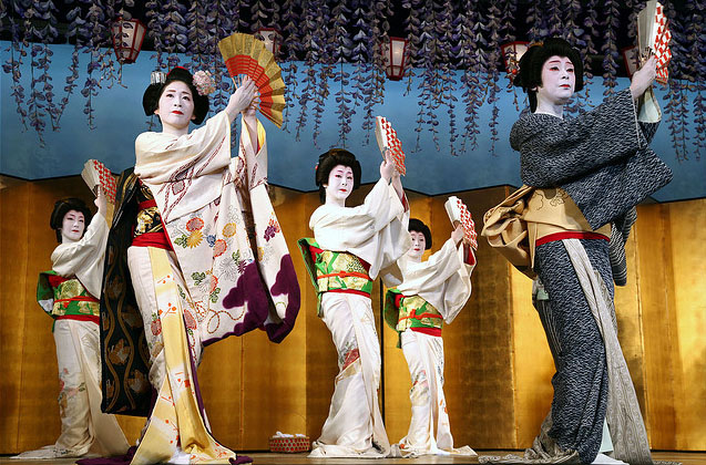 Кимоно: три века японской моды Geisha2